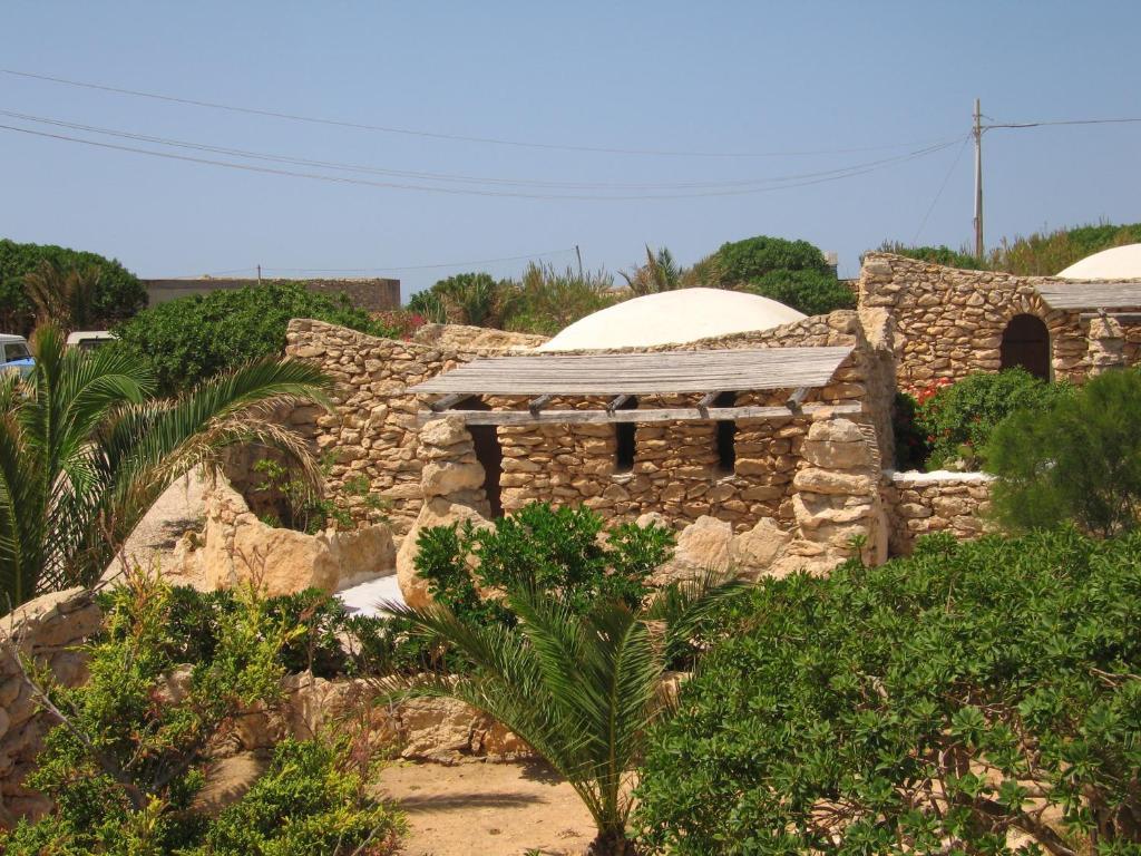 Отель I Dammusi Di Borgo Cala Creta Лампедуза Номер фото