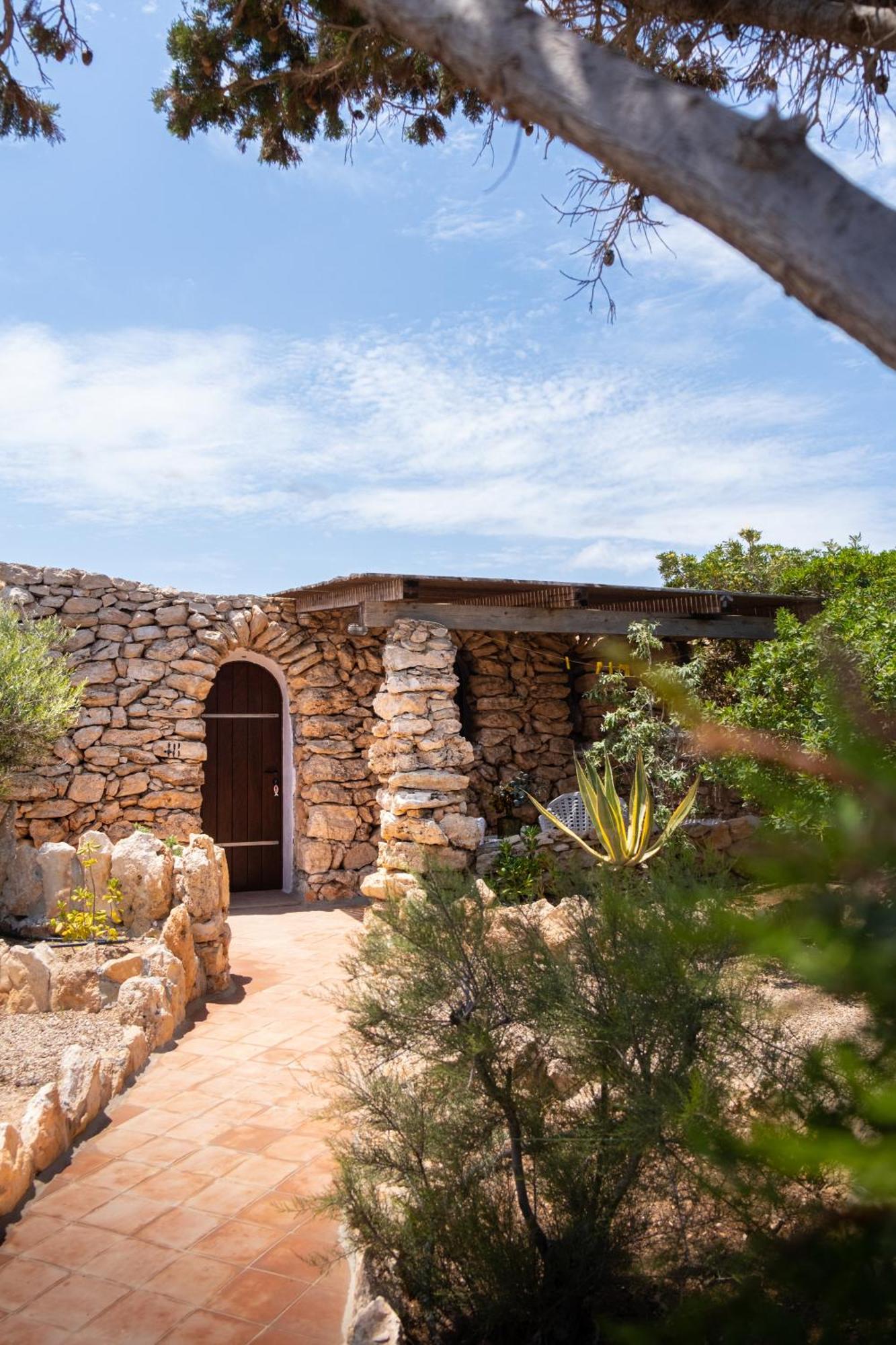 Отель I Dammusi Di Borgo Cala Creta Лампедуза Экстерьер фото
